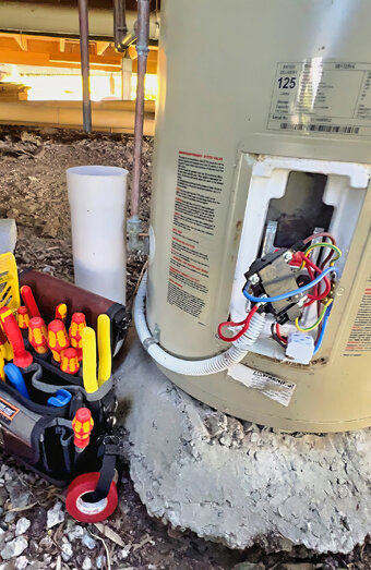 https://willettonhotwater.com.au/uploads/2025/06/electric-hot-water-system-49471.jpg