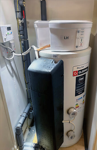 https://willettonhotwater.com.au/uploads/2025/06/electric-hot-water-system-70649.jpg