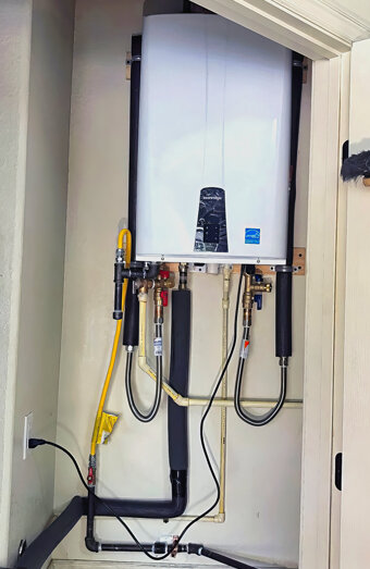 https://willettonhotwater.com.au/uploads/2025/06/instant-hot-water-systems-35536.jpg